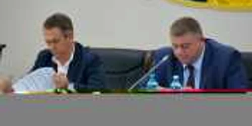 Cristi Romanescu, vicepreședinte, și Cristinel Bâgiu, președinte al Consiliului Județean