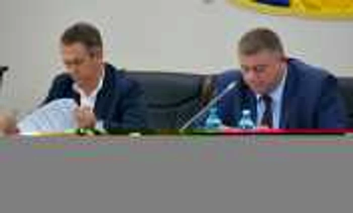 Cristi Romanescu, vicepreședinte, și Cristinel Bâgiu, președinte al Consiliului Județean