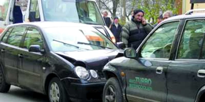 Accidentele rutiere se ţin lanţ pe strada Făgăraşului din Reşiţa