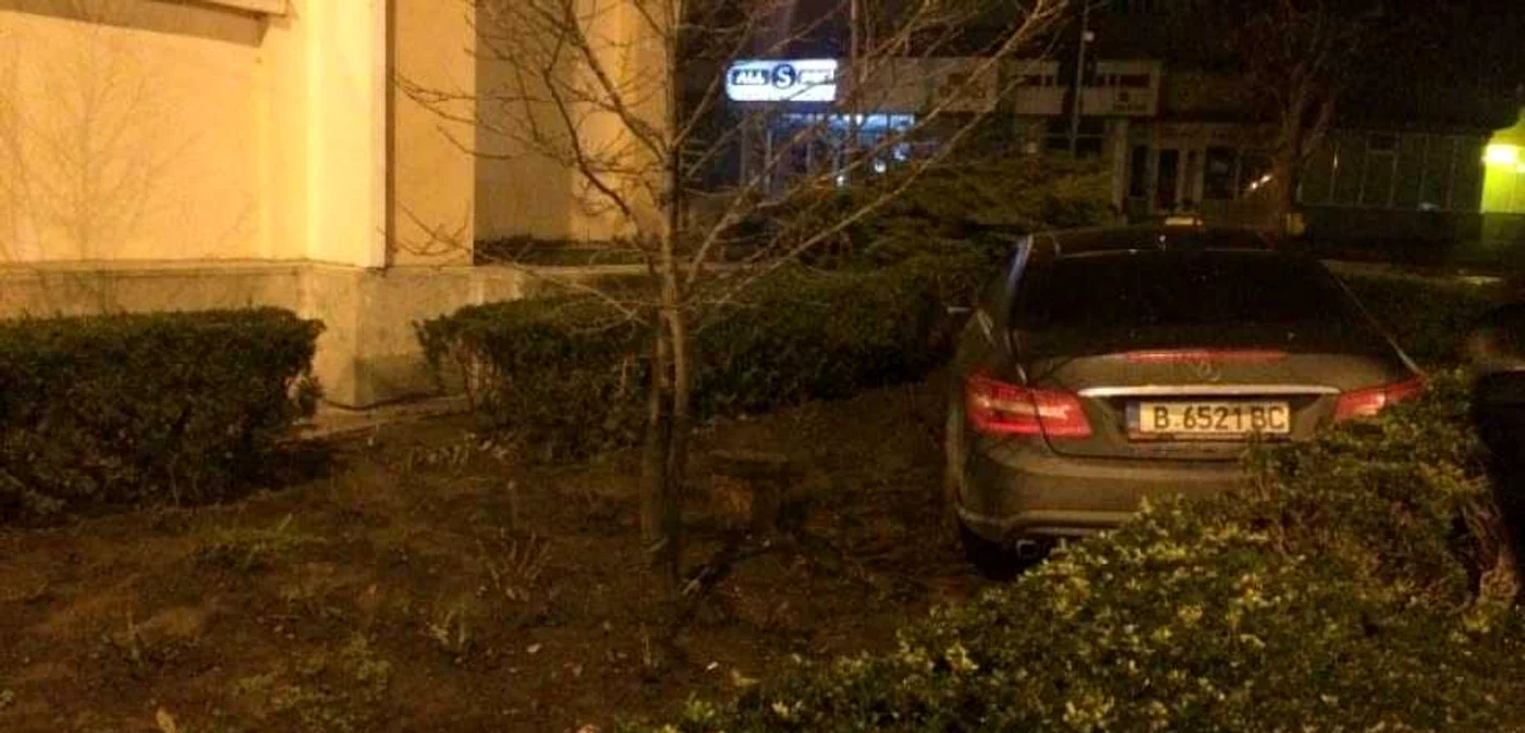 Maşina lui Gabriel Stoica, abandonată după accident FOTO Sabina Ghiorghe