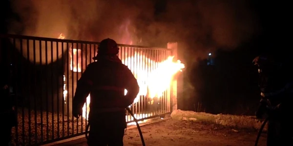 auto incendiat