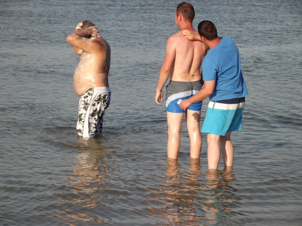 
    Turişti lipsiţi de bun simţFoto: "Adevărul"  