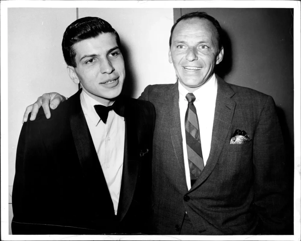 Scrisoare rară a lui Frank Sinatra, despre răpirea fiului său, a fost scoasă la licitație. Suma uriașă la care ar putea ajunge vânzarea