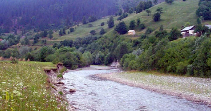 Suceava: Vama, între „Crucea beţivilor“şi mocăniţă