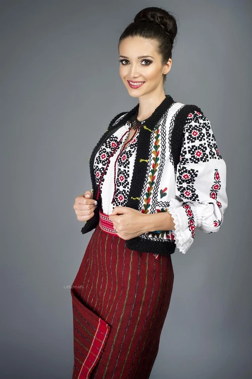 costum popular moldovenesc 8699 jpg jpeg