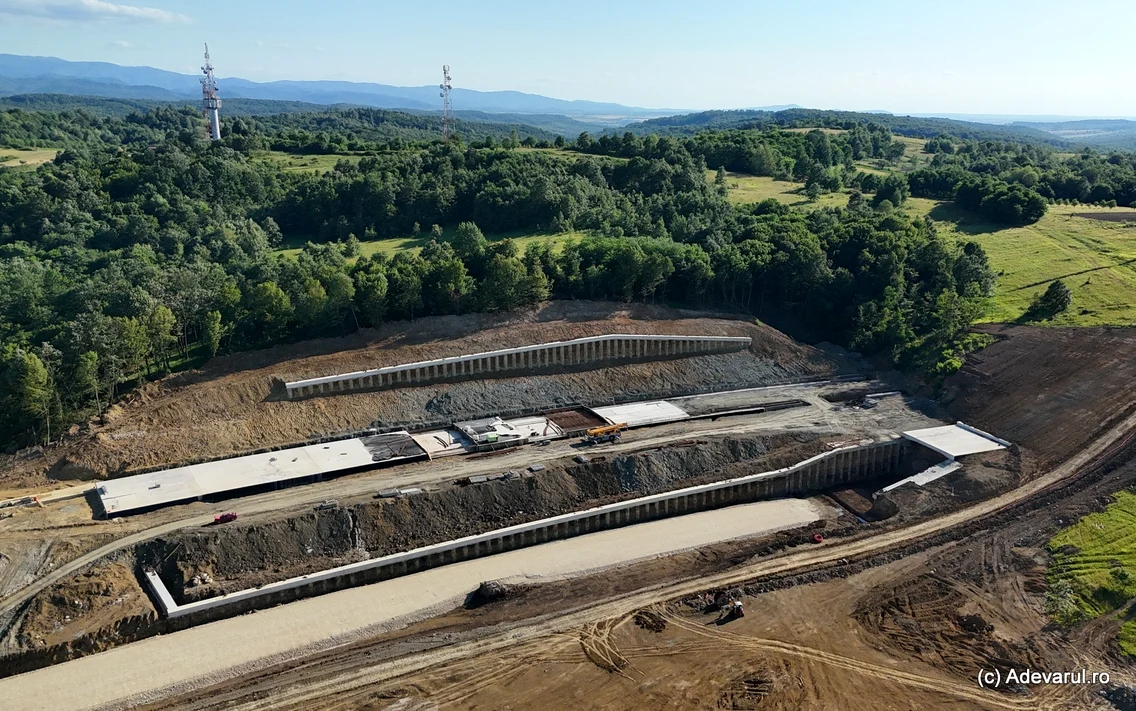 Autostrada cu tuneluri la Holdea   Foto Daniel Guță ADEVĂRUL (15) JPG