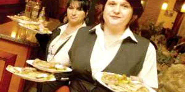 Presiunea fiscală asupra salariilor celor angajaţi în hoteluri şi restaurante a crescut cel mai mult