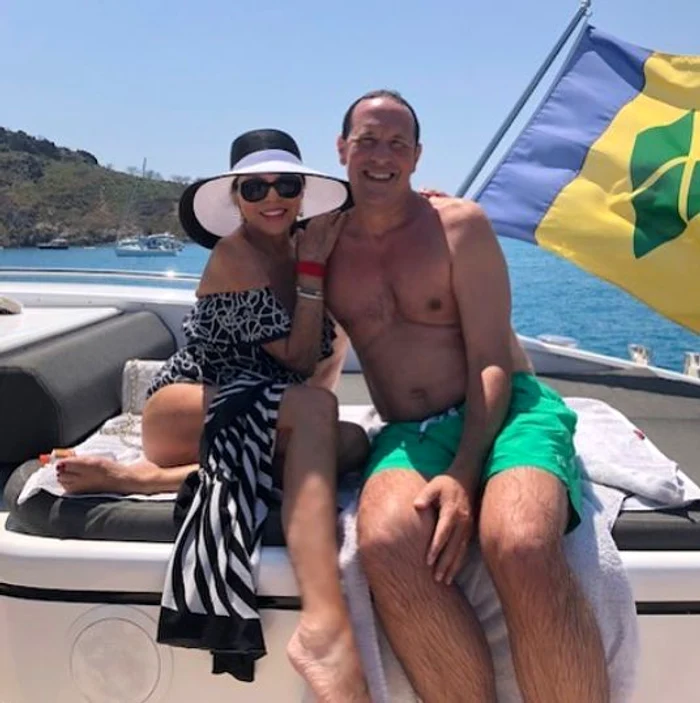 Joan Collins 85 de ani 2 jpeg