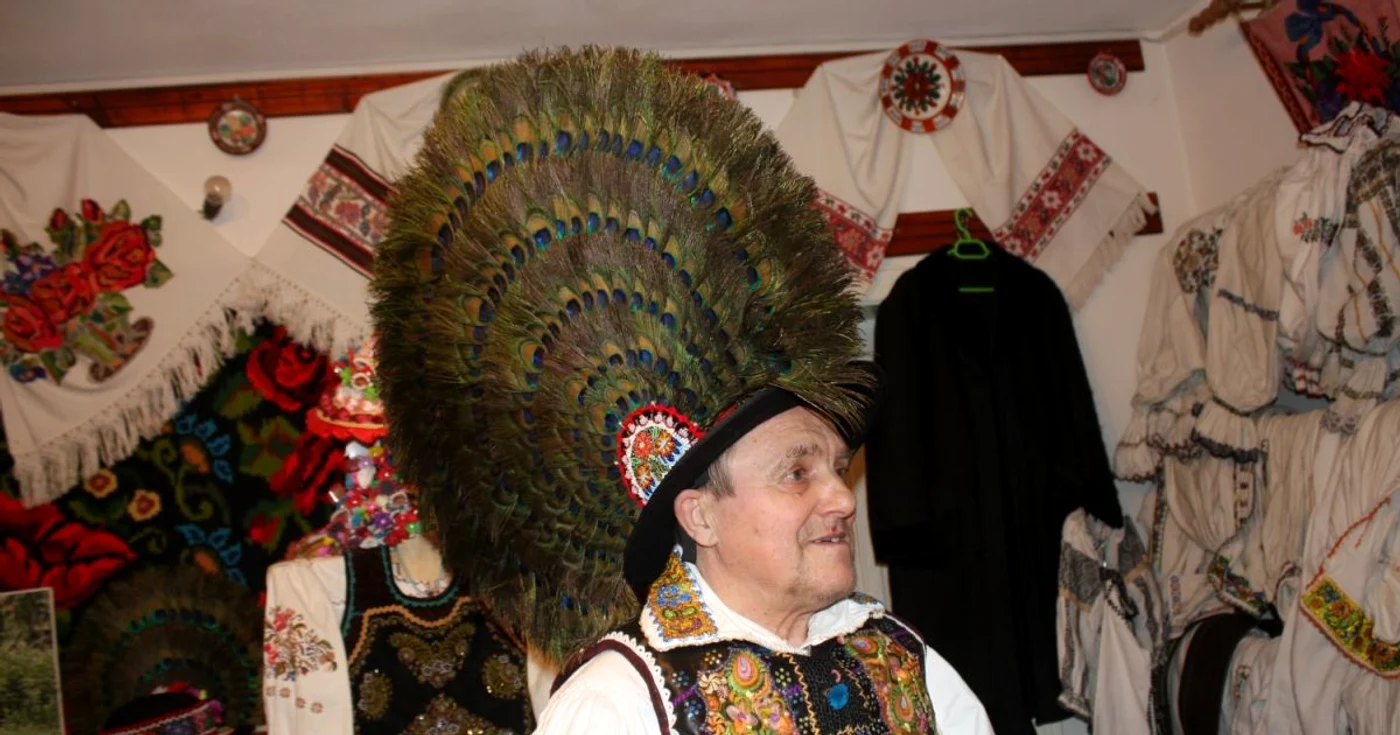 Leon Jora este singurul care mai ştie secretele clopului cu pană de păun FOTO: Bianca Sara