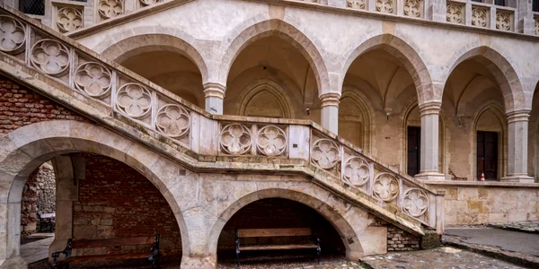 Castelul Corvinilor FOTO Shutterstock