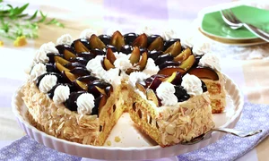 tort de prune si vanilie cu rom jpeg