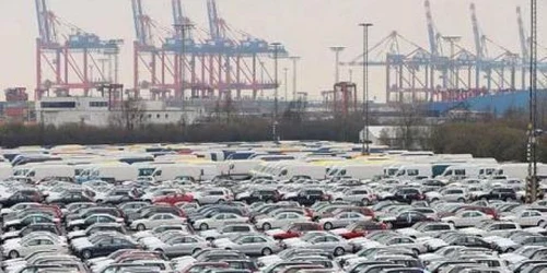 Noi automobile Volkswagen, BMW și Mercedes-Benz în Bremerhaven, Germania