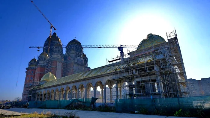 Catedrala Neamului este pictată în mozaic iar până la sfârșitul anului va fi finalizat altarul