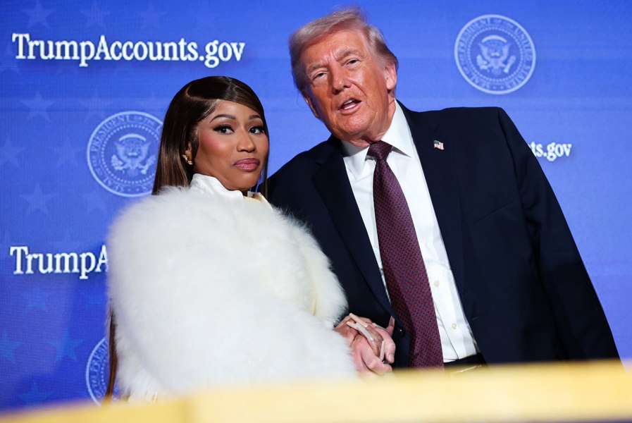 Nicki Minaj anunță că a obținut „cardul de aur” al lui Donald Trump și că este în curs de obținere a cetățeniei americane