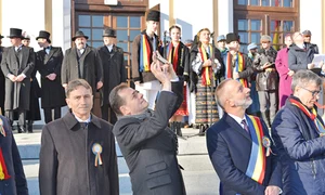 Premierul Ludovic  Orban a făcut fotografii  în orașul Unirii jpeg