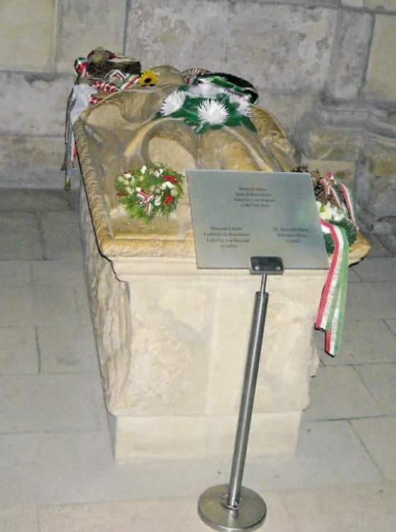 Mormântul lui Iancu de Hunedoara se află în catedrala romano-catolică din Alba iulia