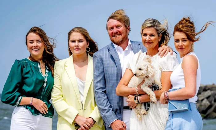 Familia Regala olandeza, fotografii pe plaja   Casa Regala olandeza, RVD   Robin Utrecht (1) jpg
