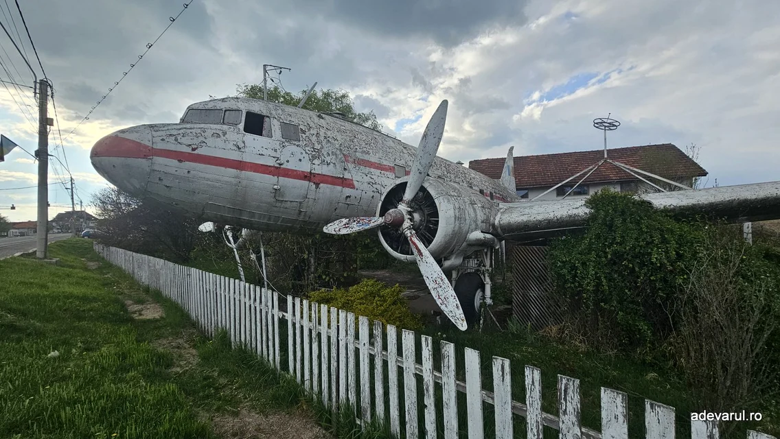 Avionul din Făget  Foto Daniel Guță  ADEVĂRUL  jpg