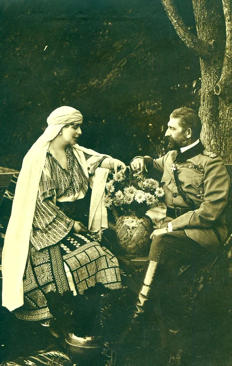 Regina Maria si Regele Ferdinand în 1917   Casa Regală jpg