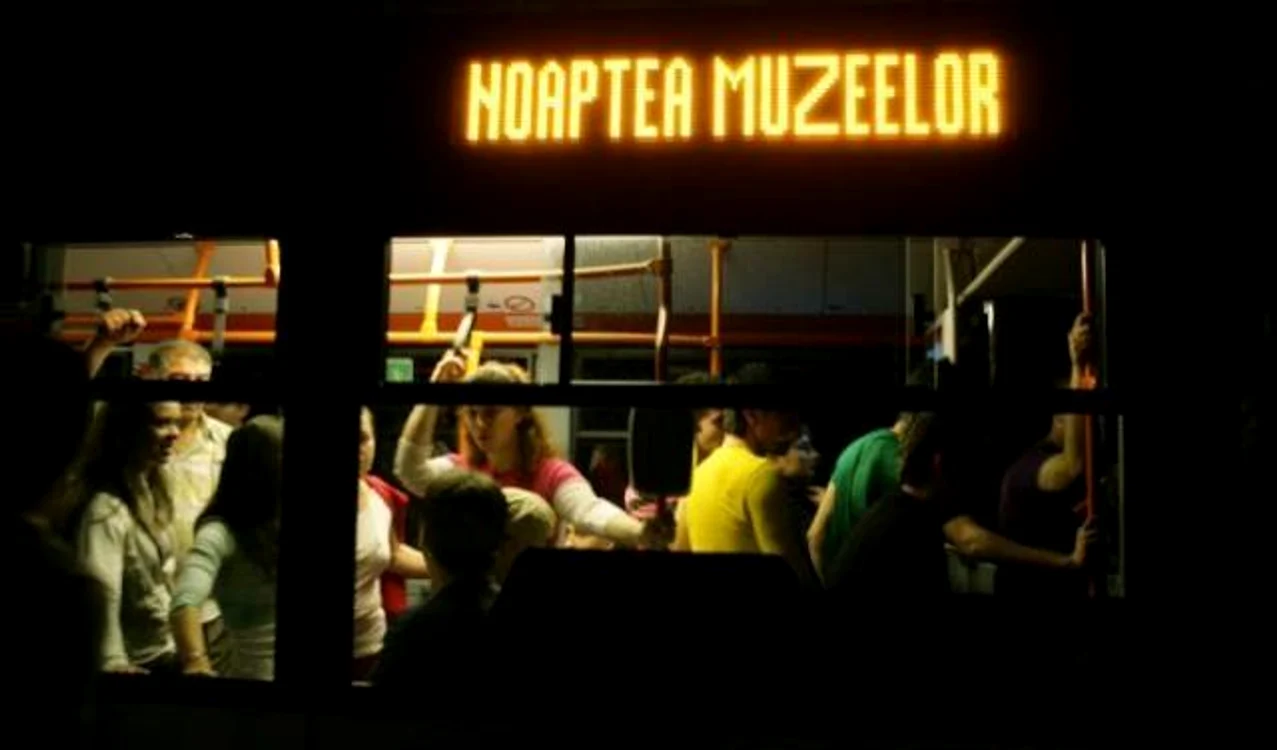 
    Autobuzele puse în circulație de RATB pentru Noaptea Muzeelor vor circula la interval de o oră și jumătate  