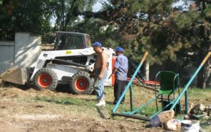 Pitesti: Scandal: Le-au micşorat copiilor locul de joacă