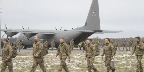 Militari danezi la baza aeriana Amari FOTO EPA-EFE