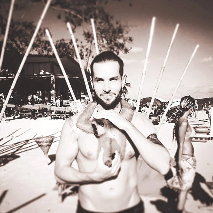 Randi s-a împrietenit cu  o maimuţică simpatică