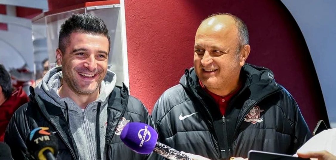 Au apus vremurile în care Daniel Niculae și Dan Șucu zâmbeeau. Foto FC Rapid