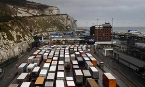 Camioane aprovizionare FOTO EPA-EFE