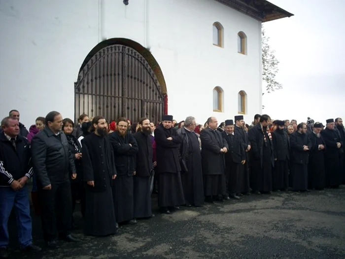 Terenurile şi clădirile nu au intrat în poesia greco-catolicilor, din cauza unei sentinţe de suspendare a executării silite care trebuia să fie concretizată vineri, 8 noiembrie FOTO Episcopia Maramureş