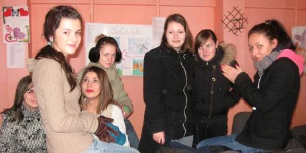 Elevii învaţă la temeperaturi scăzute