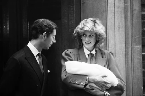 Lady Diana cu micul prinț William în 1982