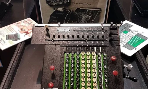 Revolutia tehnologica   expozitie jpeg