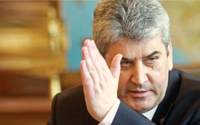 
    Gabriel Oprea şi-a semnat demisia de vinericaptură Click!  