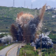 Explozie în timpul unui atac israelian asupra unui pod din sudul Libanului FOTO Profimedia