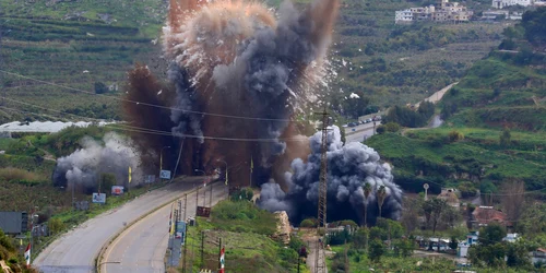 Explozie în timpul unui atac israelian asupra unui pod din sudul Libanului FOTO Profimedia