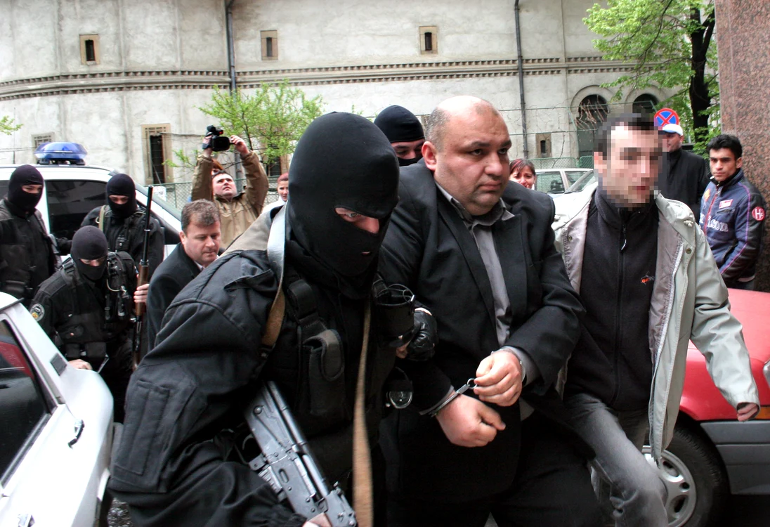 Ștefan Dinu, cunoscut drept Fane Căpățână, reținut de polițiști în 2005 Foto Mediafax (arhivă)