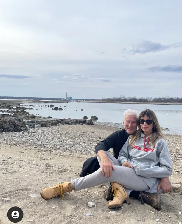 
    Richard Gere, 71 de ani și Alejandra Silva, 38 de ani, se relaxează la plajă, în Spaniafoto: Instagram  