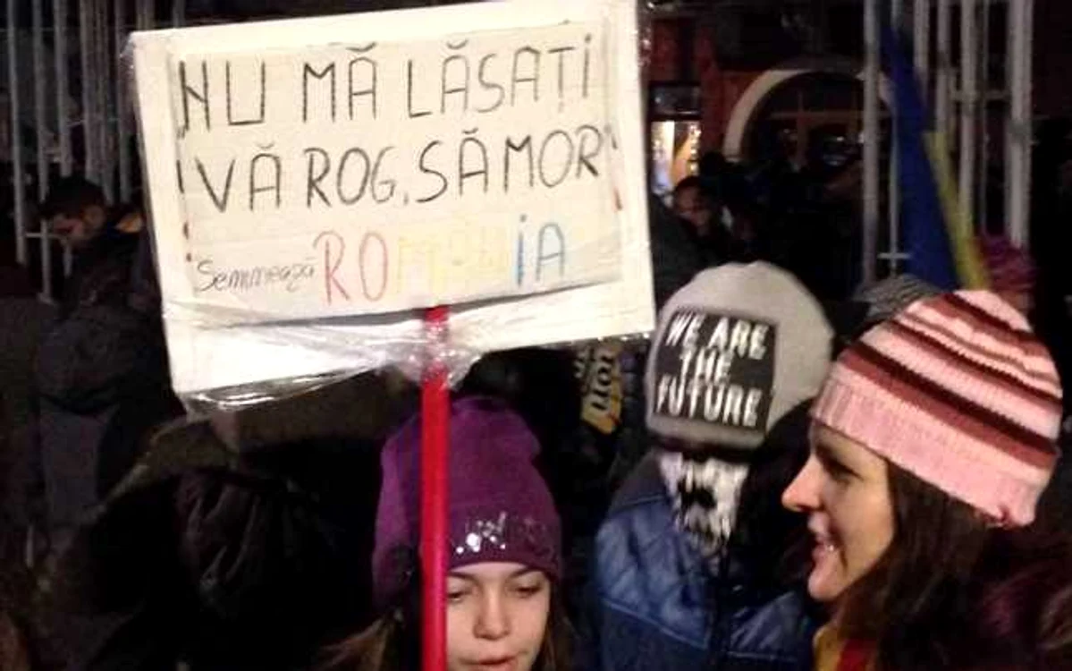 Sute de oameni protestează la Cluj  FOTO Ştefan Lică