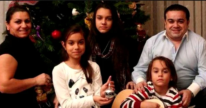 Adi Minune, soţia sa, şi cei trei copii, când erau mai mici