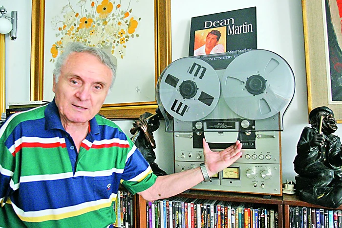 
    Cel mai valoros magnetofon din colecţie este un AKAI produs în 1977  