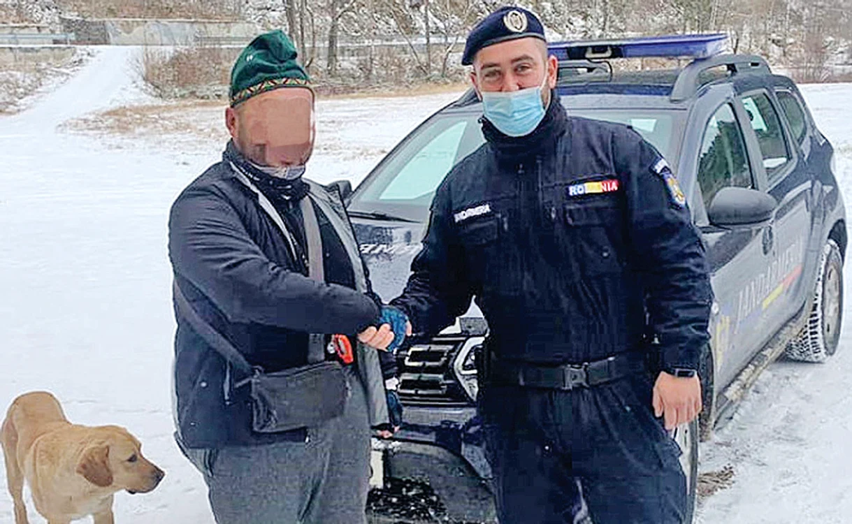 
    Jandarmii au avut nevoie  de două ore pentru  a-l găsi pe chinez   