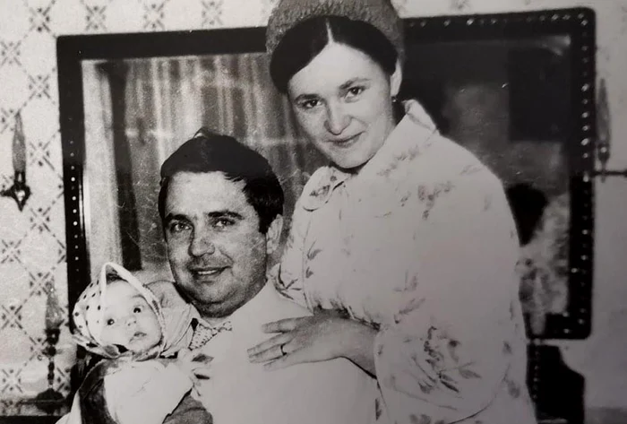 Andreea este foarte nostalgică în această perioadă a anului, de dorul părinților ei