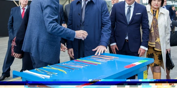 pavel filip gov.md fabrica de cablaje straseni