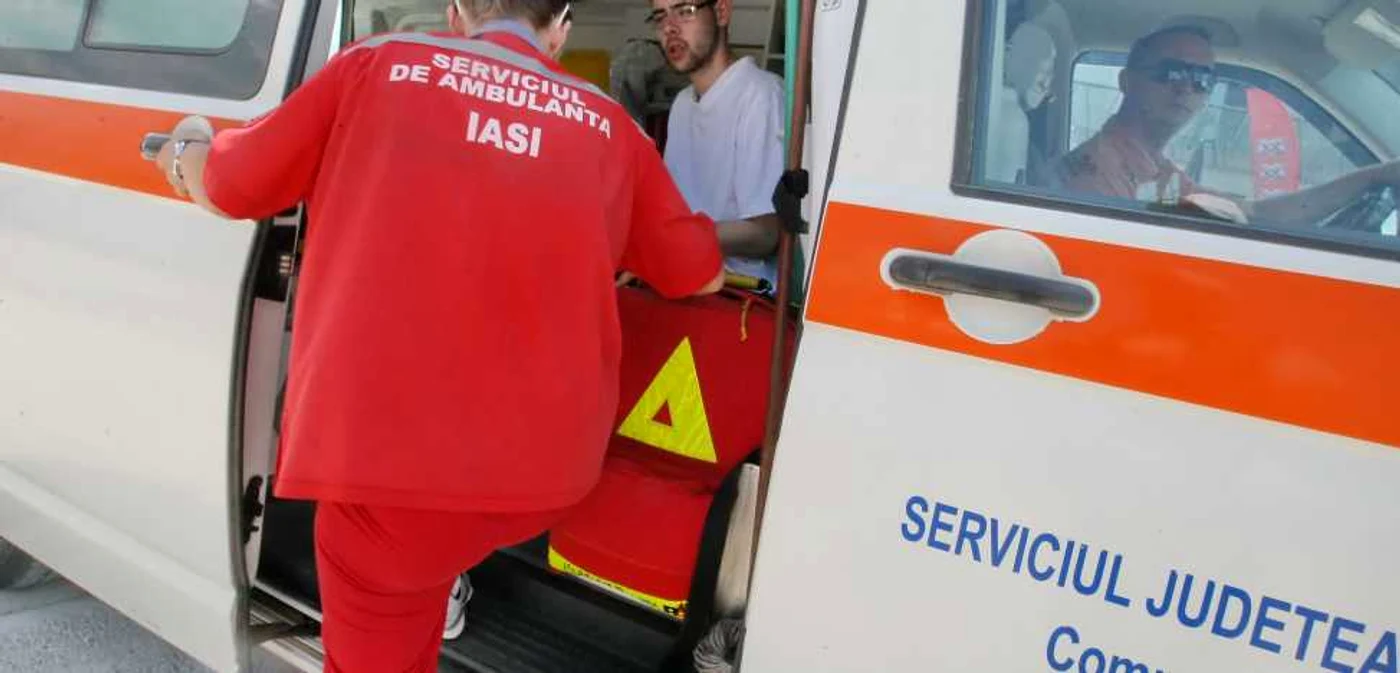 Fiul lui Busu, înainte de a fi dus la spital cu ambulanţa Foto: Dan Luca