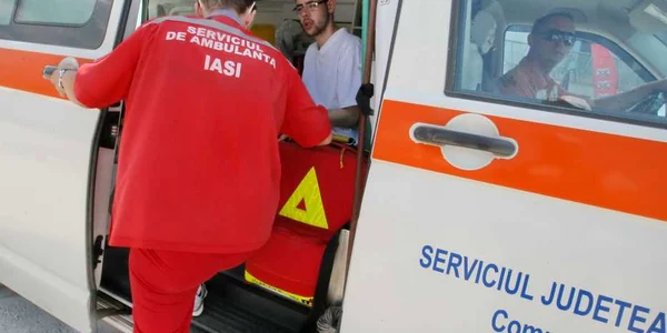 Fiul lui Busu, înainte de a fi dus la spital cu ambulanţa Foto: Dan Luca
