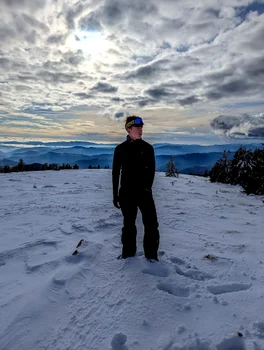 Romanita Iovan si fiul sau, Albert Iovan, la comemorarea din Apuseni a pilotului Adrian Iovan   Facebook (1) jpg