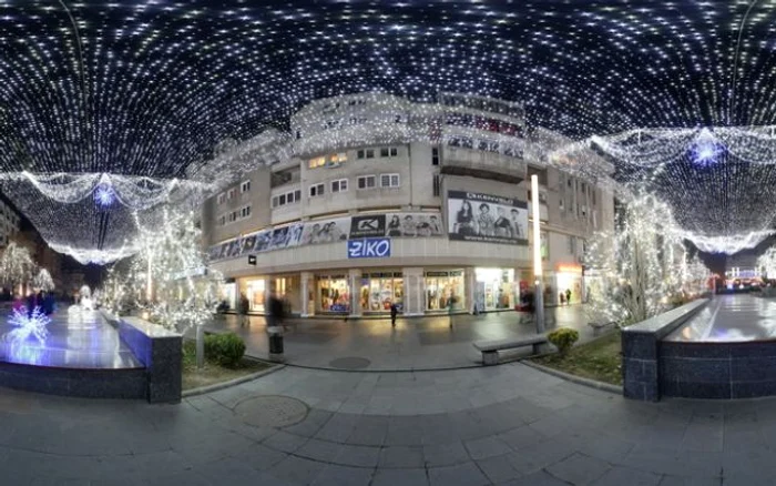 Iluminat festiv în Craiova. Foto: Victor C. Boldîr