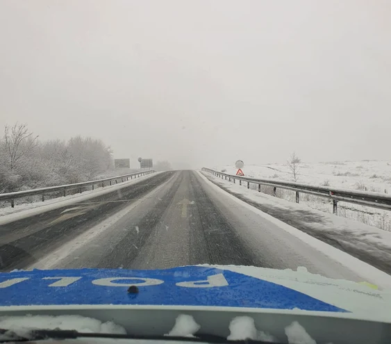 Trafic de iarnă în aprilie pe șoselele din Sibiu DN1 Sursă IPJ Sibiu jpeg