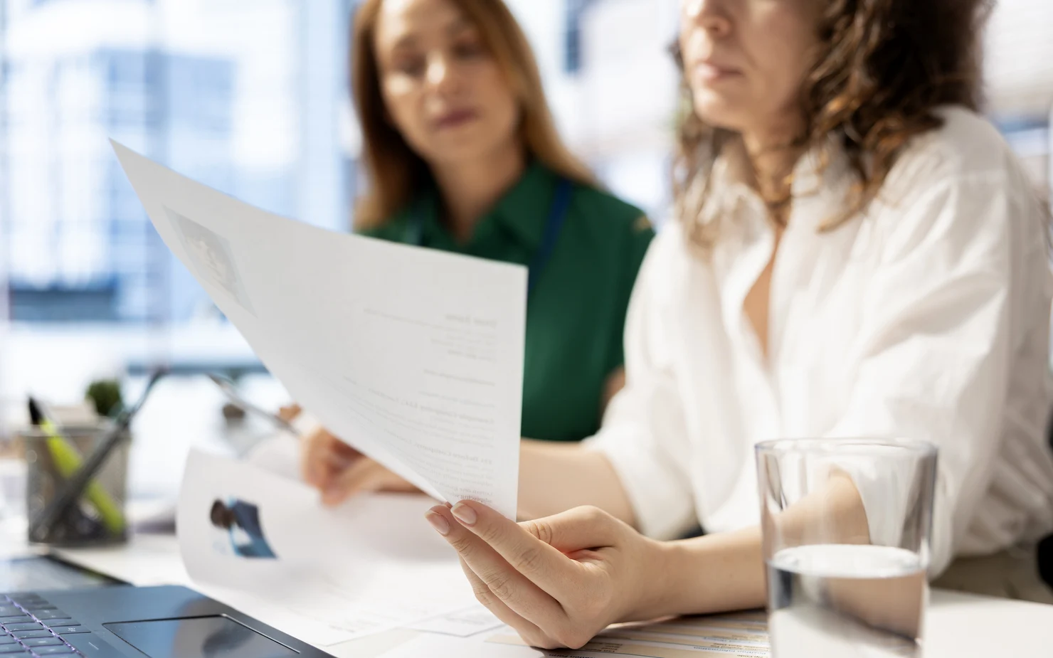 Fenomenul care „virusează” piața muncii în 2026: „Am trimis peste 200 de CV-uri într-o săptămână. Nu am primit niciun răspuns”